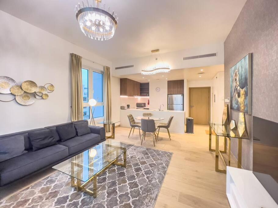Lovely 2-Bedroom Vacation Home Near Beach Dubai Exterior foto