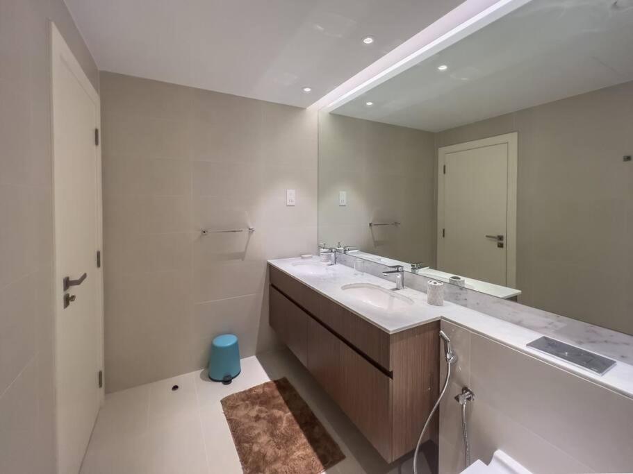 Lovely 2-Bedroom Vacation Home Near Beach Dubai Exterior foto